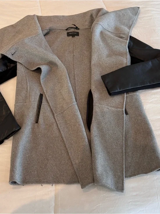 Mackage Wool Coat M
Grey Leather Trim Embellishment & Pointed Collar - Picture 3 of 6